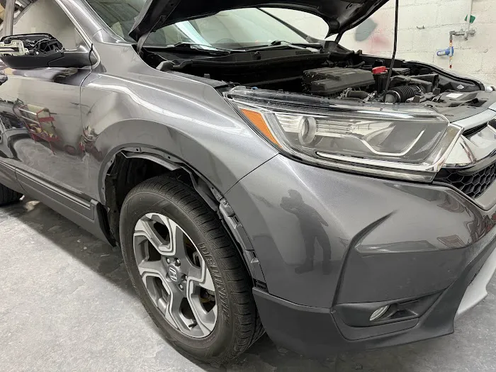 Body works and dent shop Leon 5