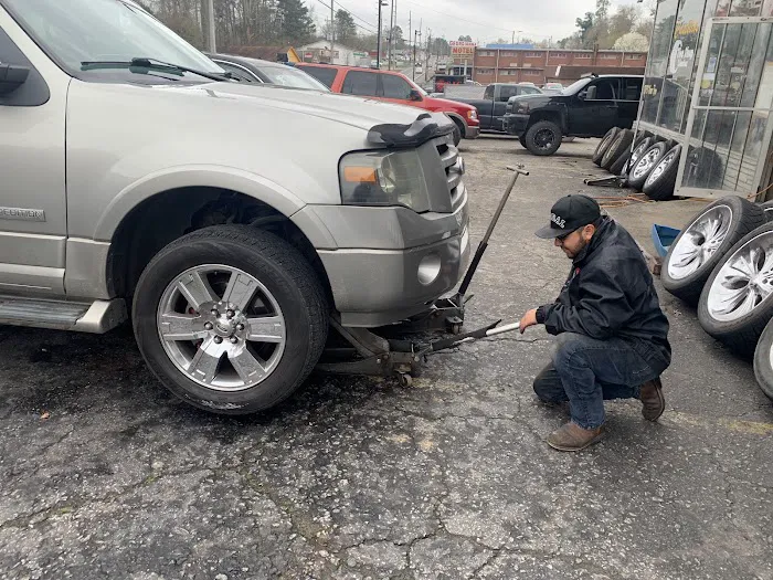 Castillo Tire Shop 3