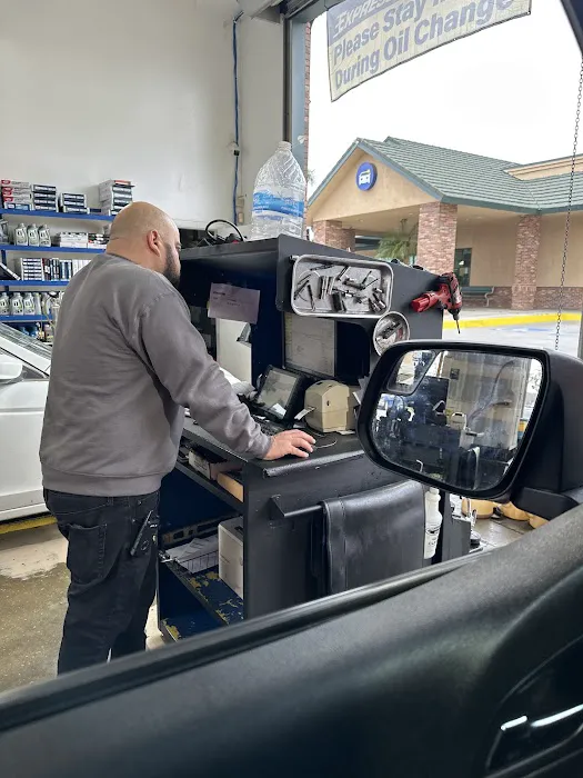 Sparkling Image Express Oil Change 0