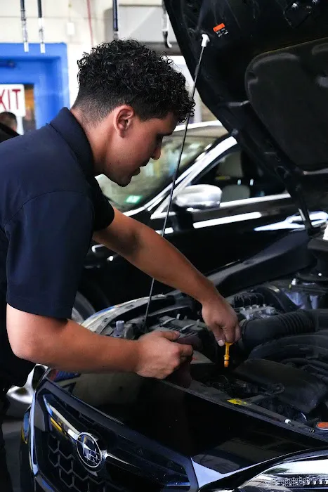 Sparkling Image Express Oil Change 8