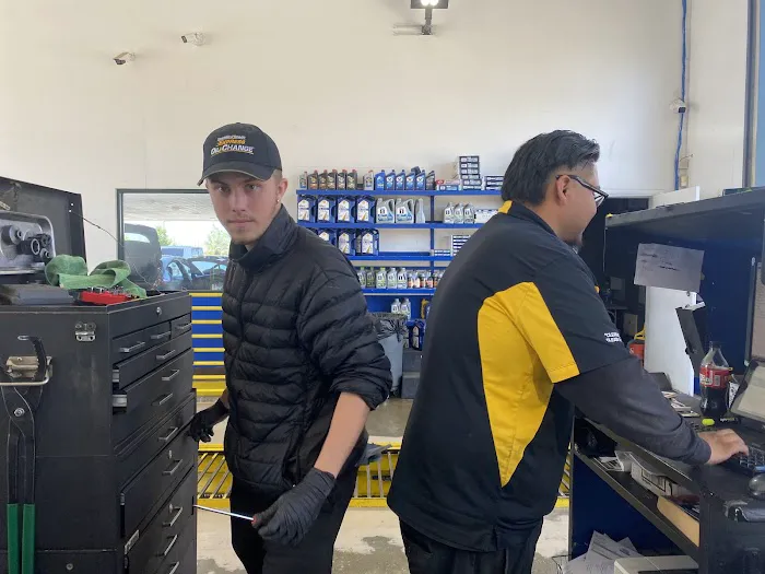 Sparkling Image Express Oil Change 9
