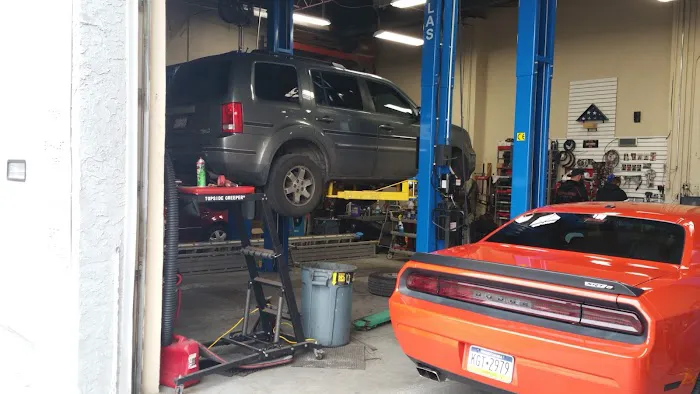 Hink's Garage 0