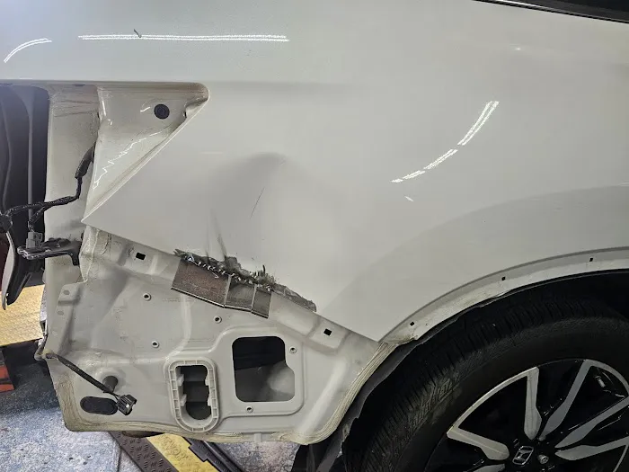 Mai's Collision Center, LLC 4