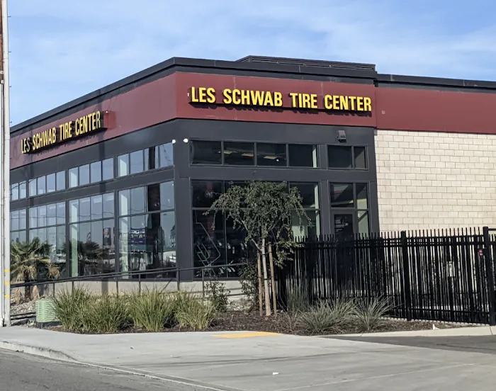 Les Schwab Tire Center 9