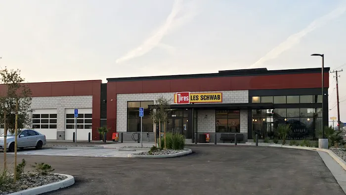 Les Schwab Tire Center 0