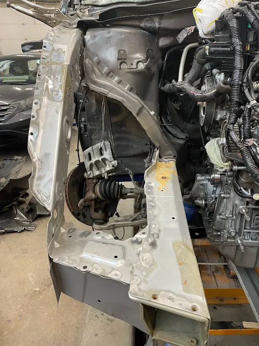 E&M Auto Body Shop 4