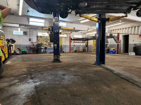 Heredos Auto Service 9