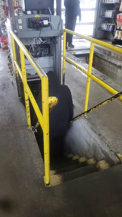Geyer's Pennzoil 10 Minute Oil Change 8