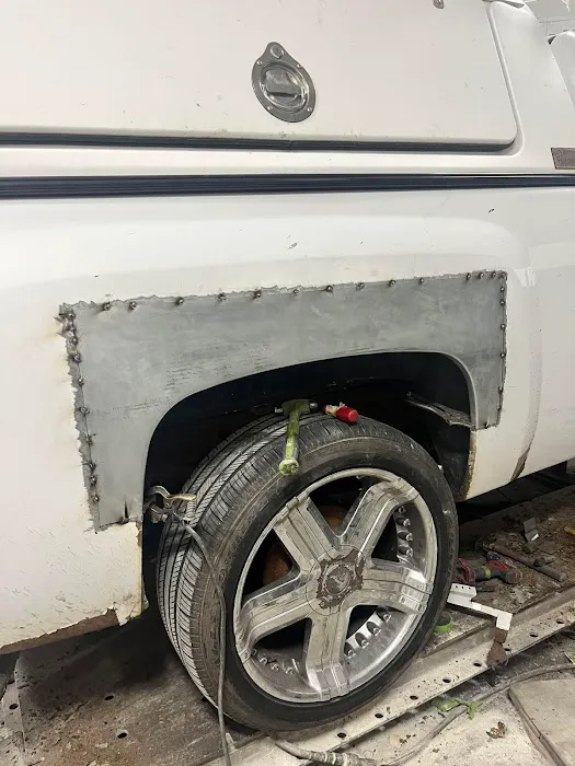Camello's Auto Body 9