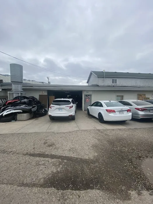 Waamo Auto Body LLC 2