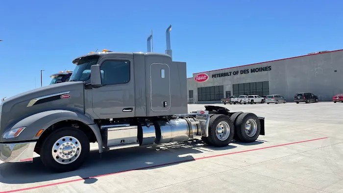 Peterbilt of Des Moines Service 4