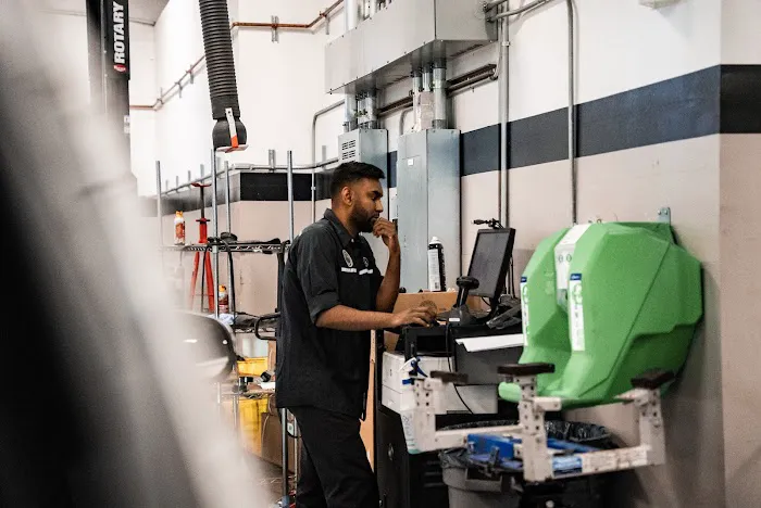 Mercedes-Benz of Brooklyn Service Center 4