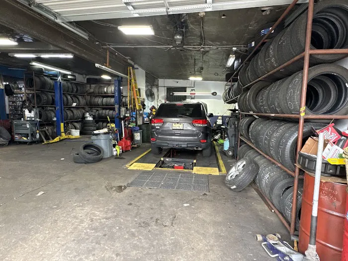 MAMA Y FAMILIA AUTO & TIRE REPAIR 1