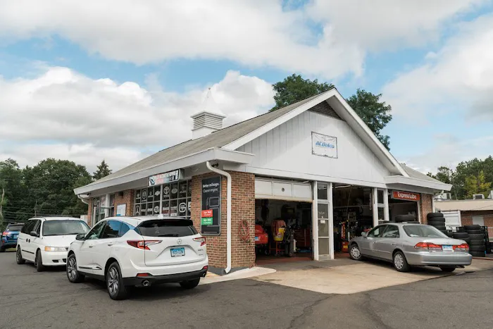 Trumbull Mobil Service Center 4