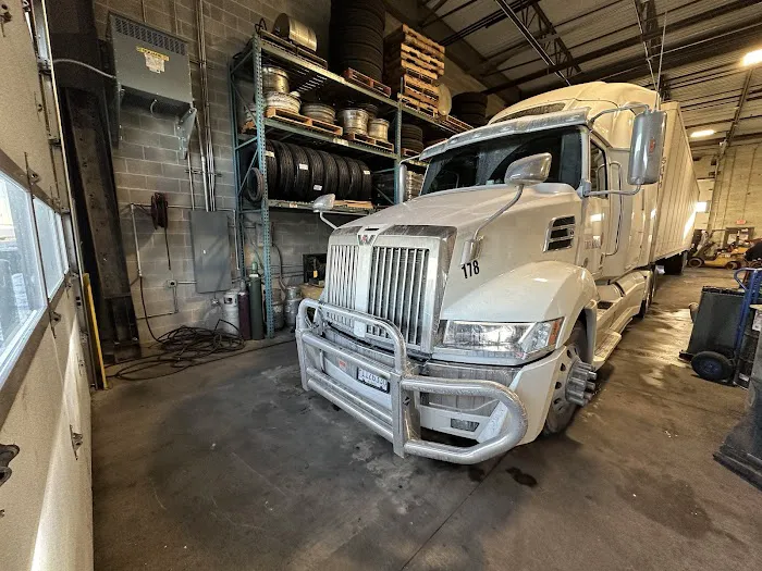 Absolut Plus Truck and trailer repair shop 5