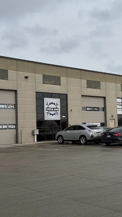 Collision Truck Center 8