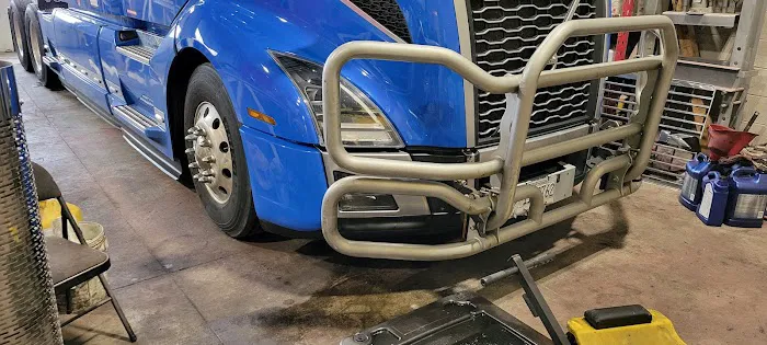 Collision Truck Center 1