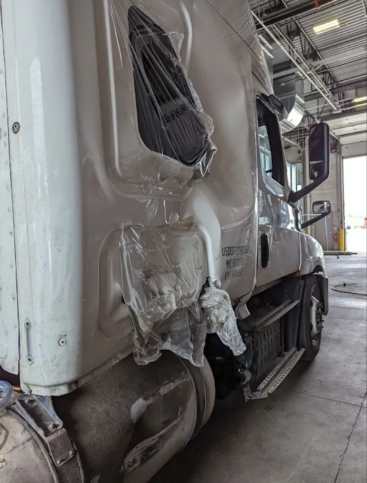 Collision Truck Center 9