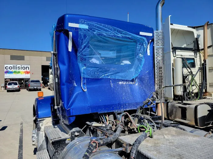 Collision Truck Center 4
