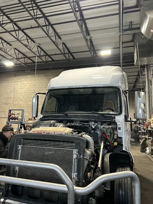 Truck Hub Body and repair shop 6
