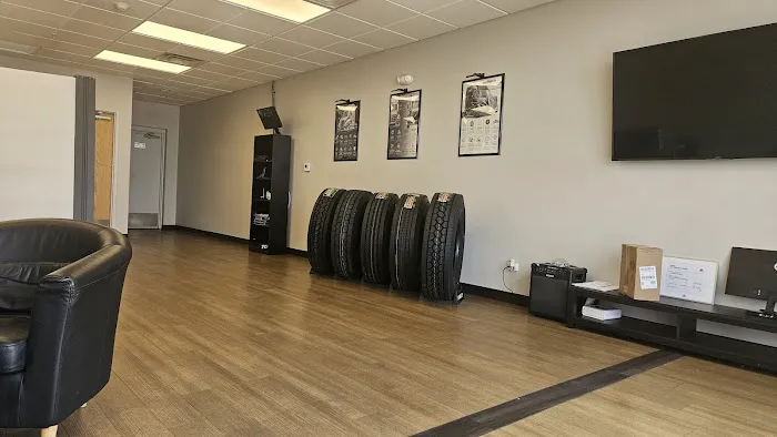 Truck Hub Body and repair shop 7