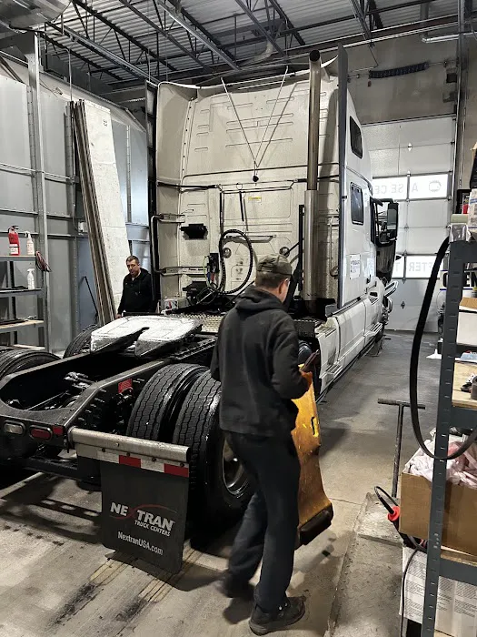 Truck Hub Body and repair shop 9