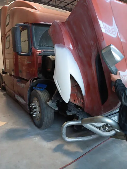 Truck Hub Body and repair shop 8