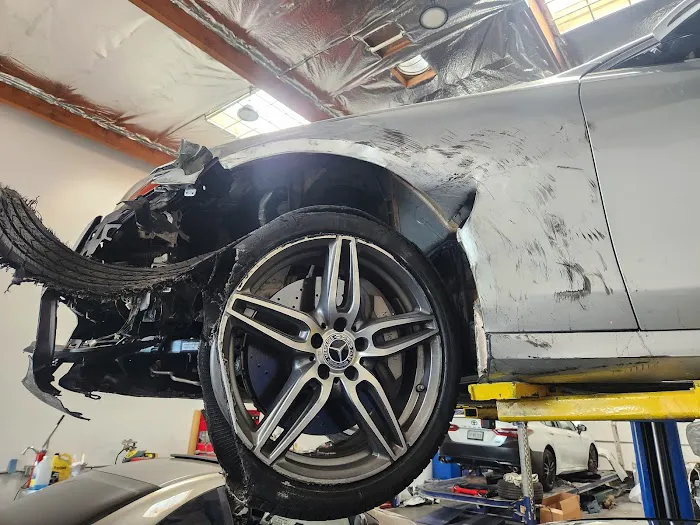 J&B AUTO BODY SHOP 5