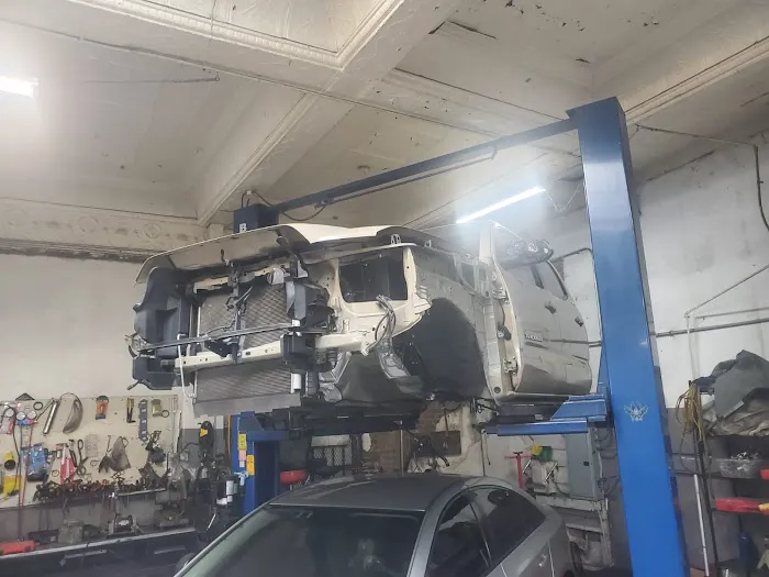 BM Auto Repair Collision Specialist 4