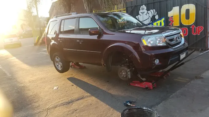 Tire service 3