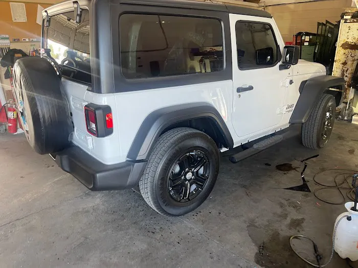 Dee's Window Tinting 8