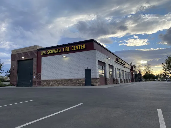 Les Schwab Tire Center 4