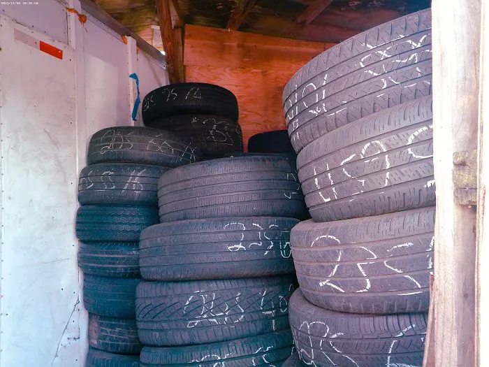 Mo's Tire Shop 2