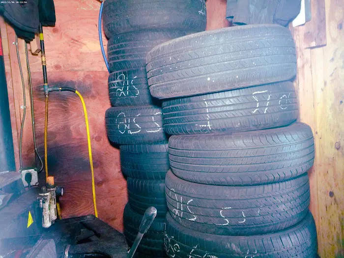 Mo's Tire Shop 0