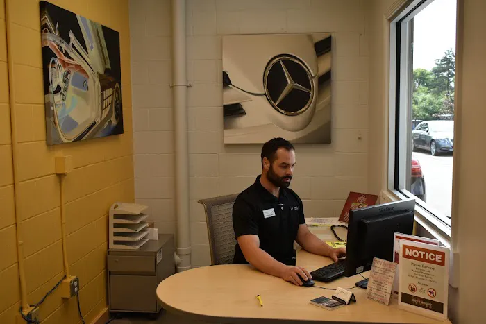 Mercedes-Benz of Centerville Service and Parts 9