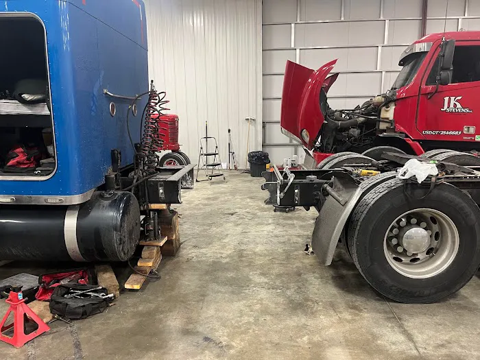 Mayhugh's Big Rig Repair 3
