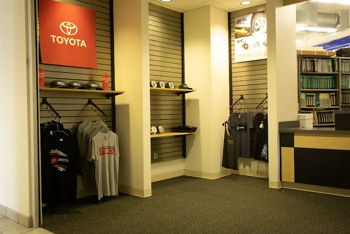 Glockner Toyota Service Center 5