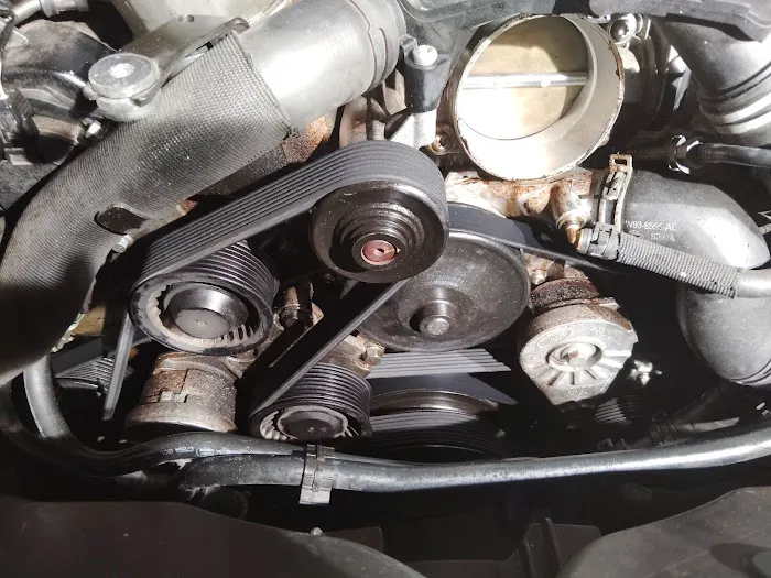 Mo's Auto Repair and Body Shop 9