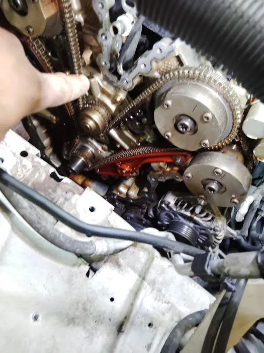 Mo's Auto Repair and Body Shop 7