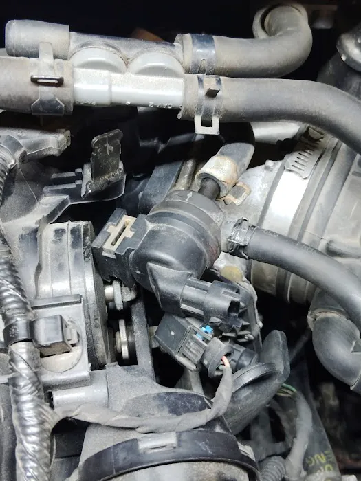 Mo's Auto Repair and Body Shop 8