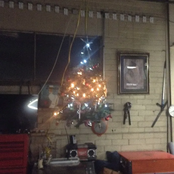 Skelleys Garage 7