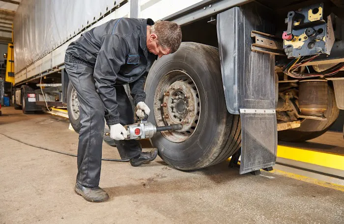 Heck's Heavy Duty Service and Repair 8