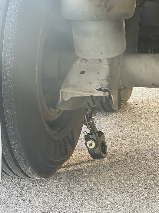 Dj's Truck Repair 8