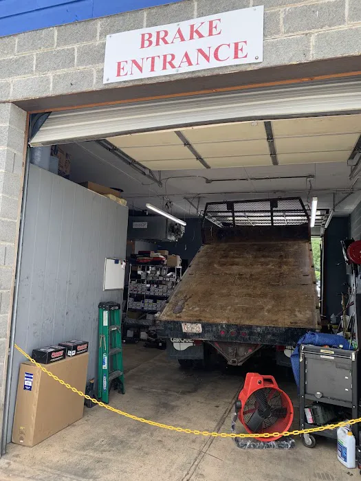 Hunter's Oil Change and Auto Repair 0