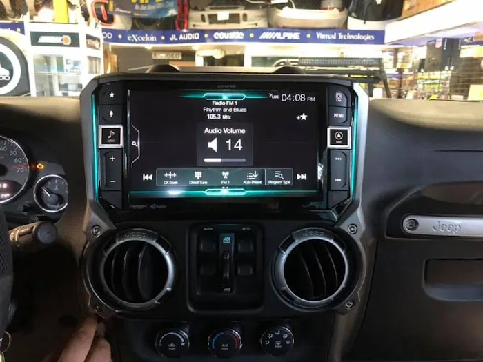 Dashboard Audio 4