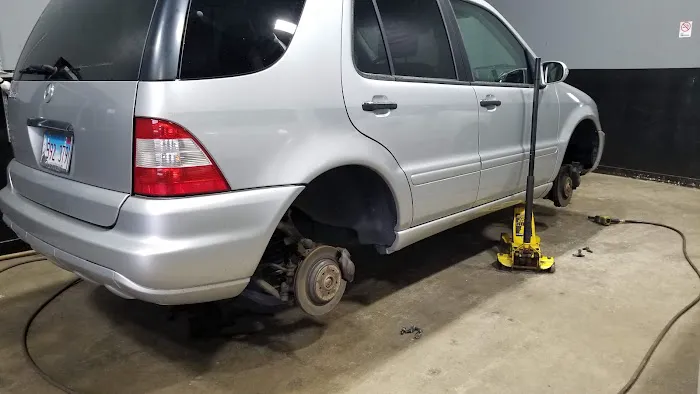 AzteK Tire Shop - Wood Dale 3