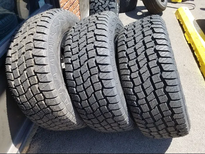 Junior's Tires 0