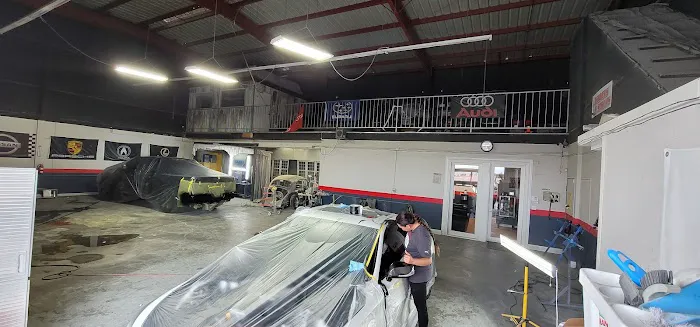 Leck's Auto Body 1