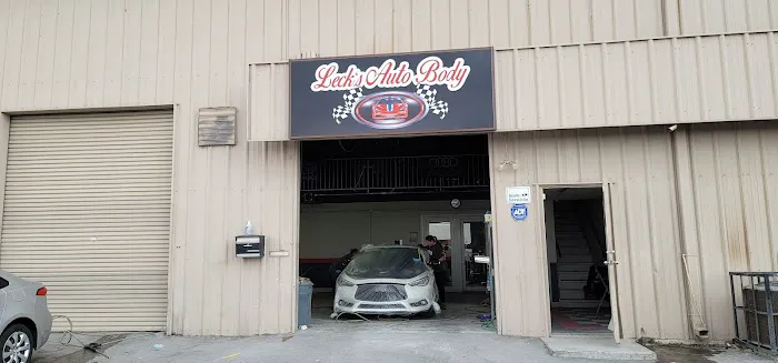 Leck's Auto Body 4
