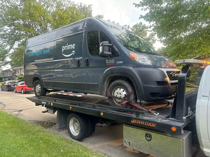 Mac's Auto Repair & Towing 9